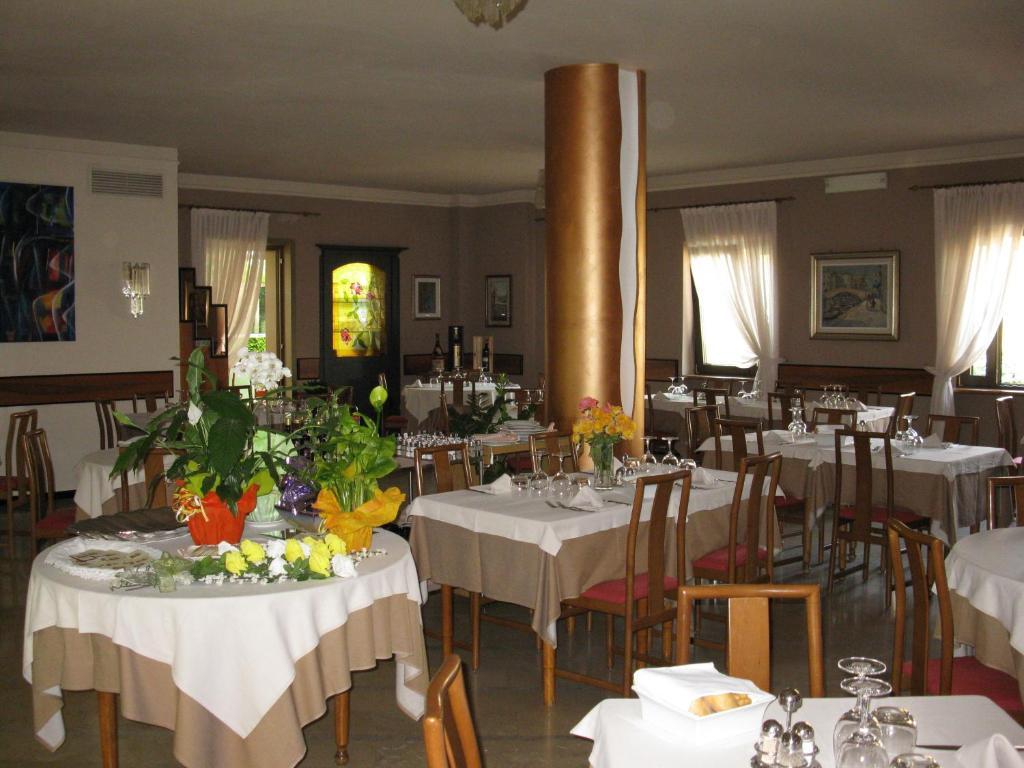 Albergo Ristorante Papa ペスキエーラ・デル・ガルダ エクステリア 写真