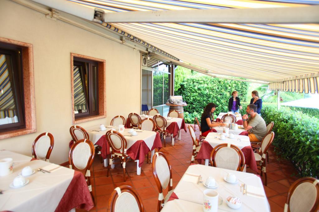 Albergo Ristorante Papa ペスキエーラ・デル・ガルダ エクステリア 写真